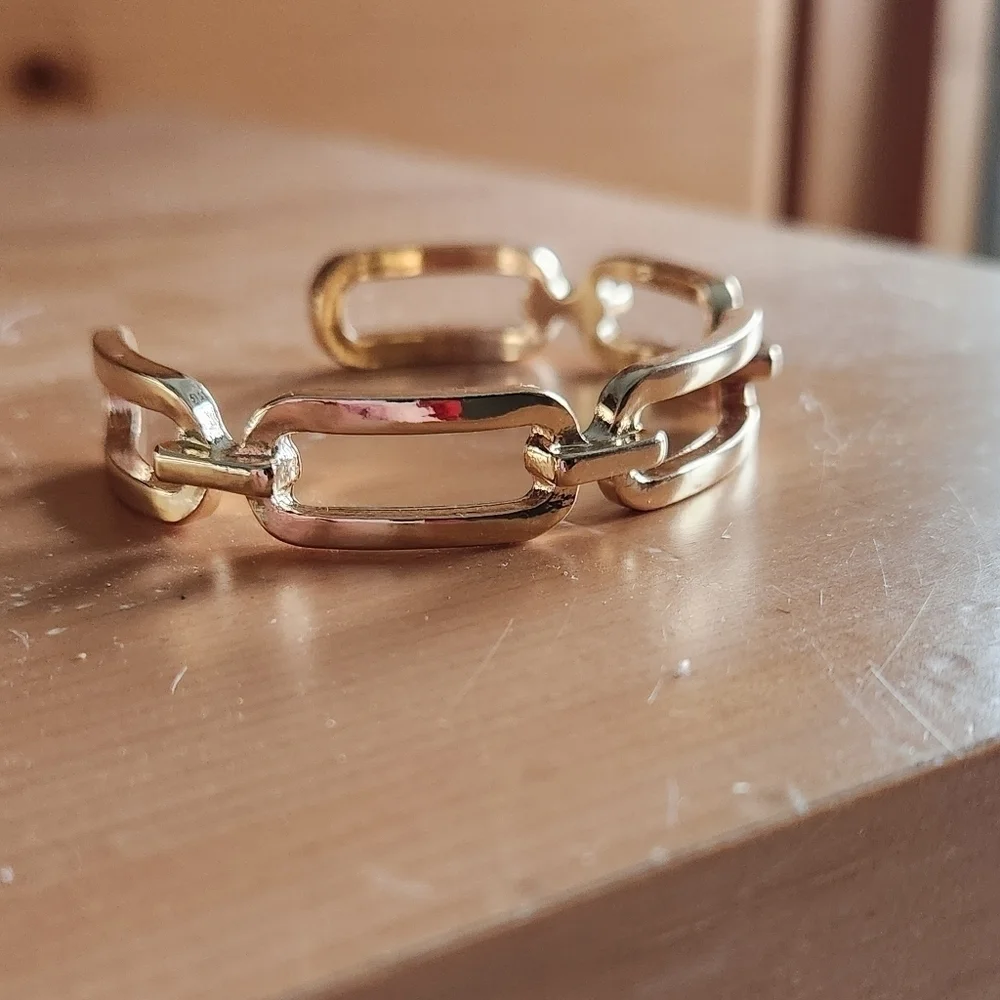 🆕️ Geometric Paperclip Design Bangle Gold Plated Bracelet.